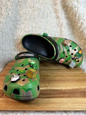 Crocs Classic x Minecraft Elevated clog men’s size 11